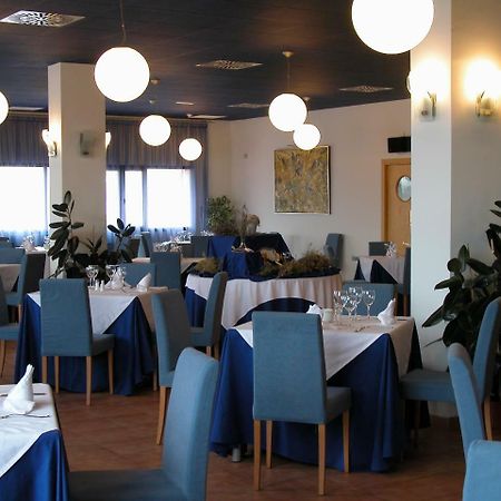 Hotel Villa De Estercuel المظهر الخارجي الصورة